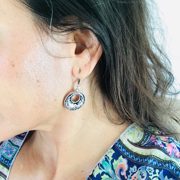 Earnings Heart & Circle - Picture 2 of 3